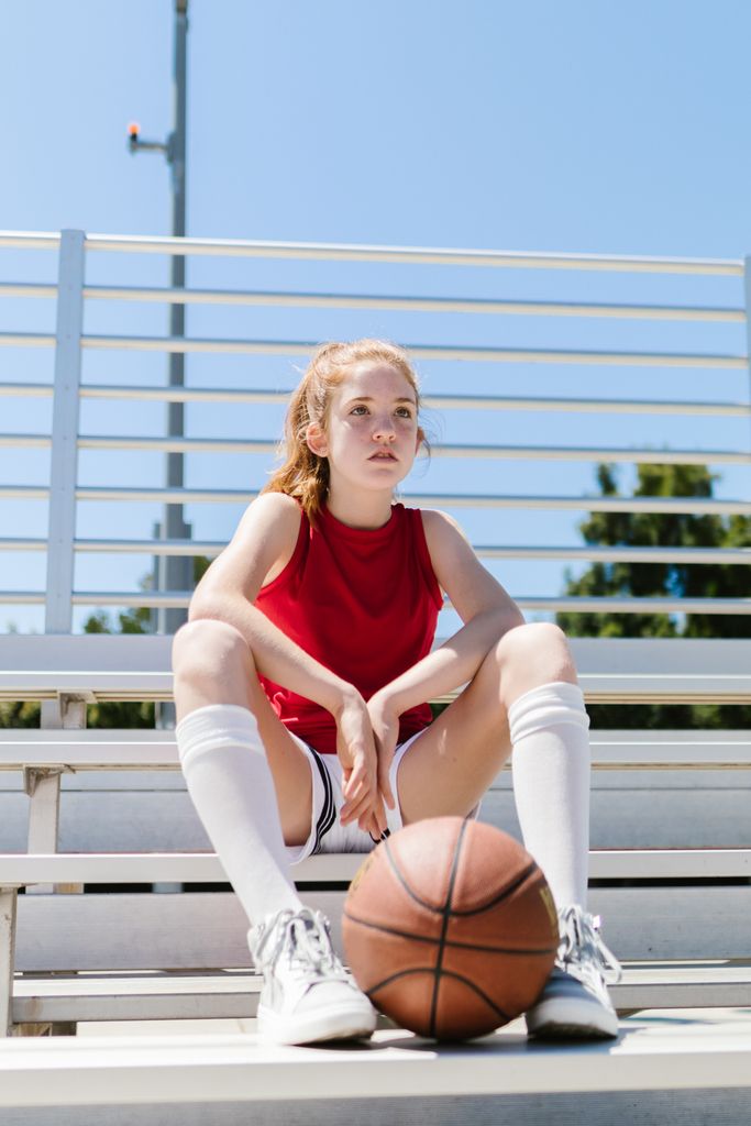 Athlete preparing mentally before a game while dealing with sports performance anxiety